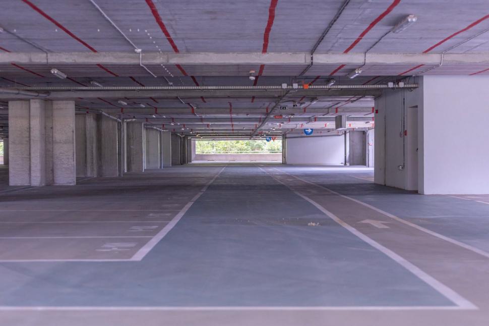 Imagini cu parcările din Pantelimon şi de la Arena Naţională, pe care Primăria Bucureşti le dă în folosinţă de la 1 iulie. Ce tarife au 1079470