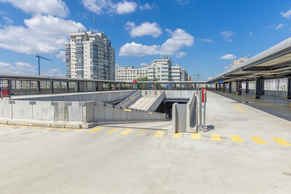 Imagini cu parcările din Pantelimon şi de la Arena Naţională, pe care Primăria Bucureşti le dă în folosinţă de la 1 iulie. Ce tarife au 1079472