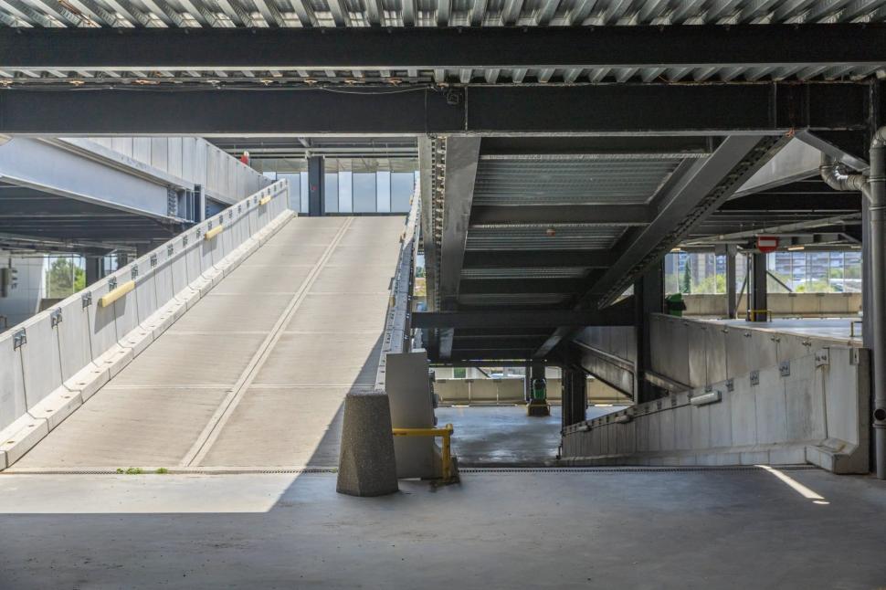 Imagini cu parcările din Pantelimon şi de la Arena Naţională, pe care Primăria Bucureşti le dă în folosinţă de la 1 iulie. Ce tarife au 1079473