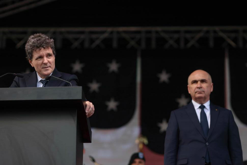 Nicușor Dan si Ilie Bolojan au schimbat zâmbete largi la recepția ambasadei SUA. „Vorbim după” 1079513