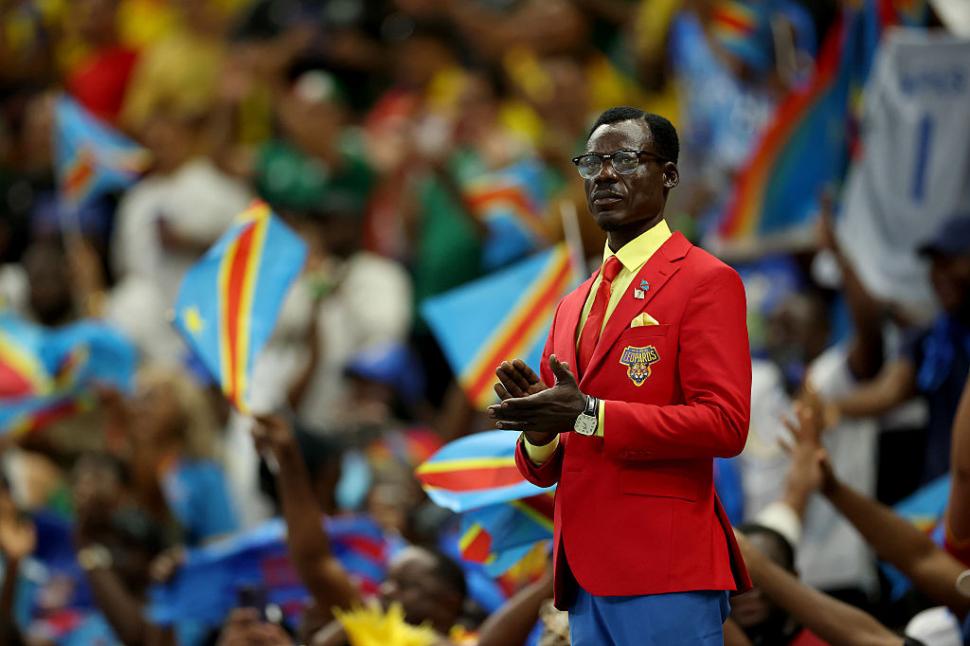 „Statuia vie Lumumba” a ajuns la Cupa Mondială 2026. De ce stă nemișcat la toate meciurile și care este povestea lui 1079243