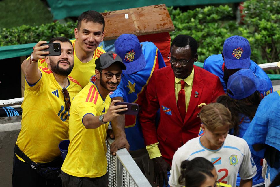 „Statuia vie Lumumba” a ajuns la Cupa Mondială 2026. De ce stă nemișcat la toate meciurile și care este povestea lui 1079245