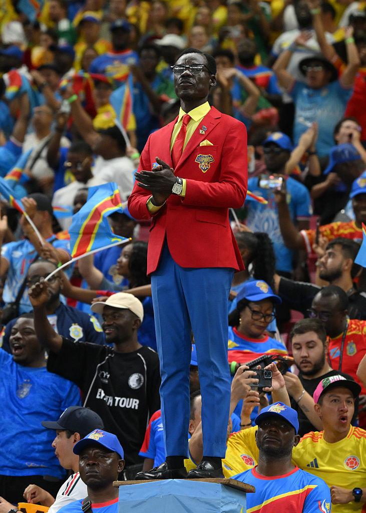 „Statuia vie Lumumba” a ajuns la Cupa Mondială 2026. De ce stă nemișcat la toate meciurile și care este povestea lui 1079249