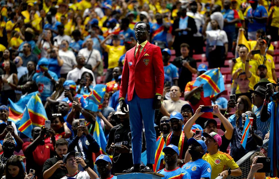 „Statuia vie Lumumba” a ajuns la Cupa Mondială 2026. De ce stă nemișcat la toate meciurile și care este povestea lui 1079257