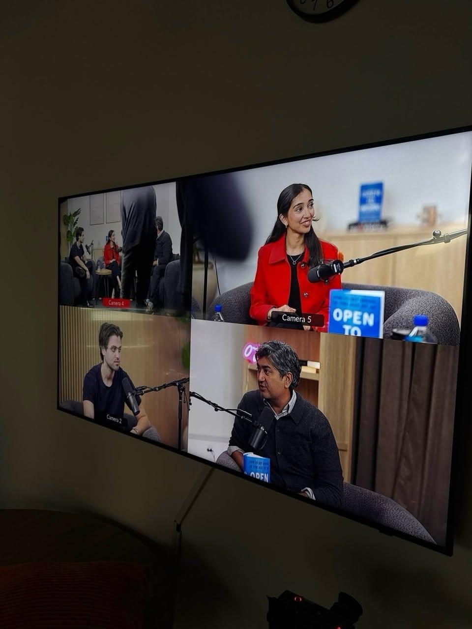 Ea este Aashna Doshi, tânăra inginer care a plecat de la Google la 23 de ani pentru a-și construi un startup AI și un podcast 1079685