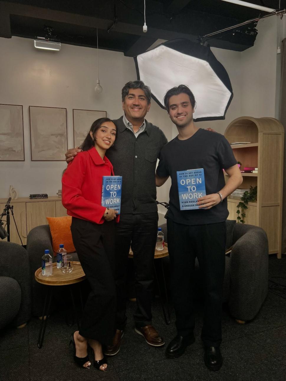 Ea este Aashna Doshi, tânăra inginer care a plecat de la Google la 23 de ani pentru a-și construi un startup AI și un podcast 1079687