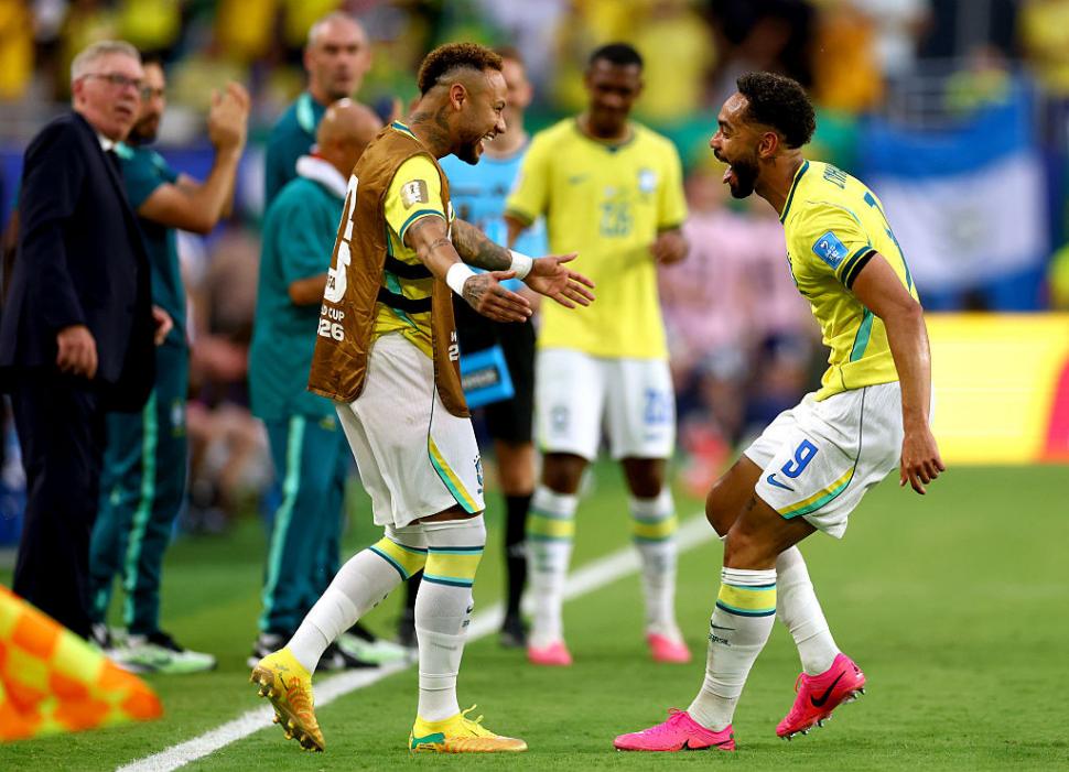 Imagini emoţionante cu Neymar, la finalul meciului Brazilia-Scoţia. A plâns şi şi-a îmbrăţişat copiii după revenirea la Cupa Mondială 1079600