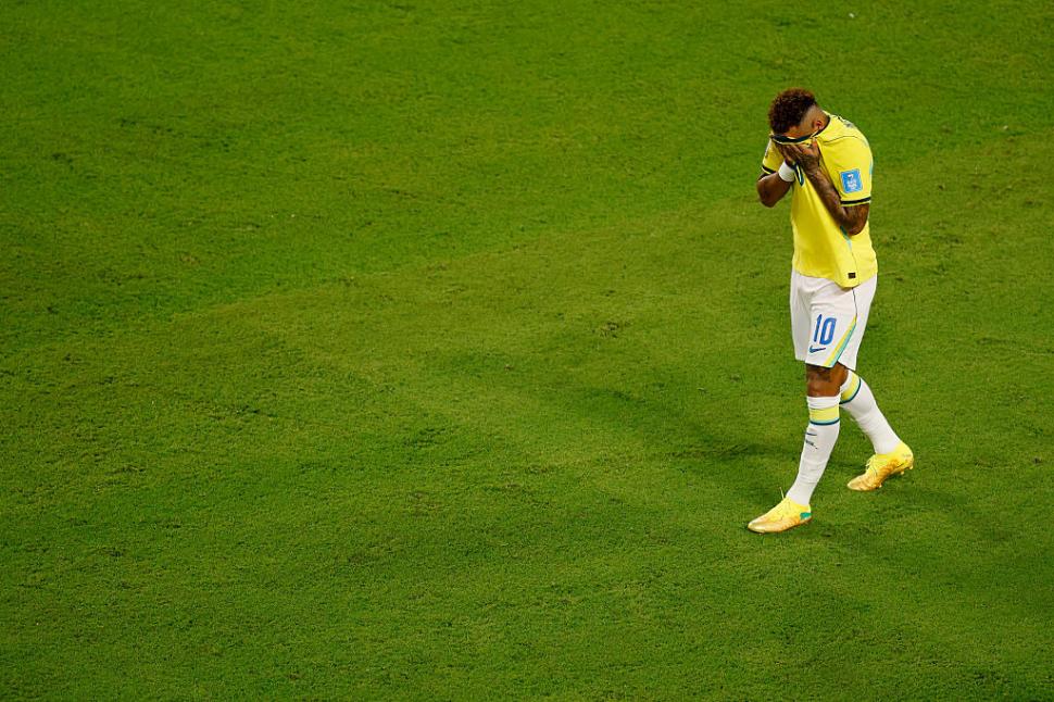 Imagini emoţionante cu Neymar, la finalul meciului Brazilia-Scoţia. A plâns şi şi-a îmbrăţişat copiii după revenirea la Cupa Mondială 1079603