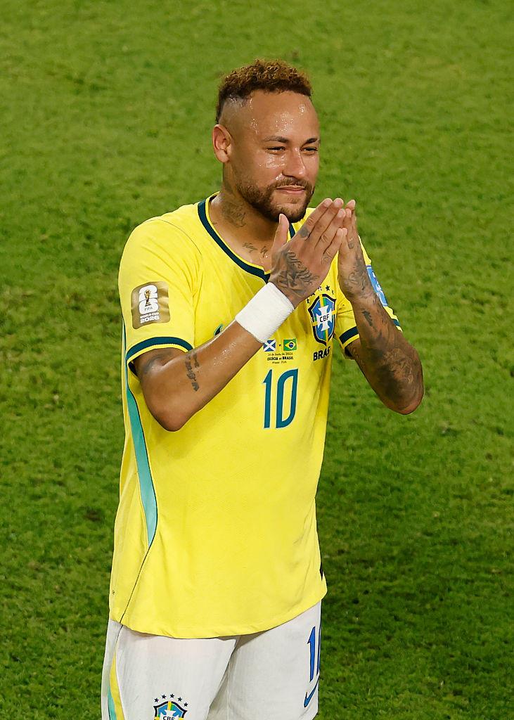 Imagini emoţionante cu Neymar, la finalul meciului Brazilia-Scoţia. A plâns şi şi-a îmbrăţişat copiii după revenirea la Cupa Mondială 1079604