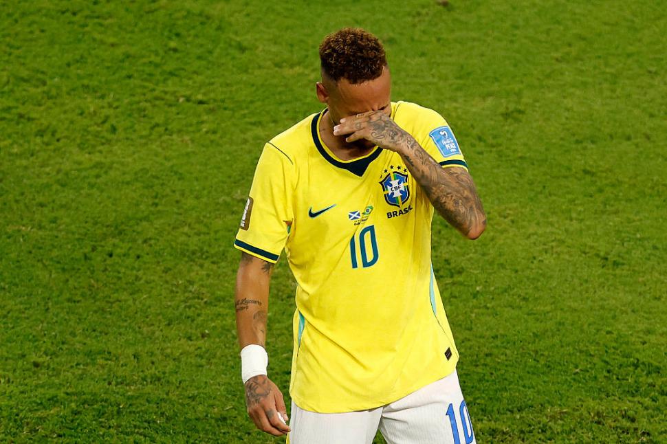 Imagini emoţionante cu Neymar, la finalul meciului Brazilia-Scoţia. A plâns şi şi-a îmbrăţişat copiii după revenirea la Cupa Mondială 1079605