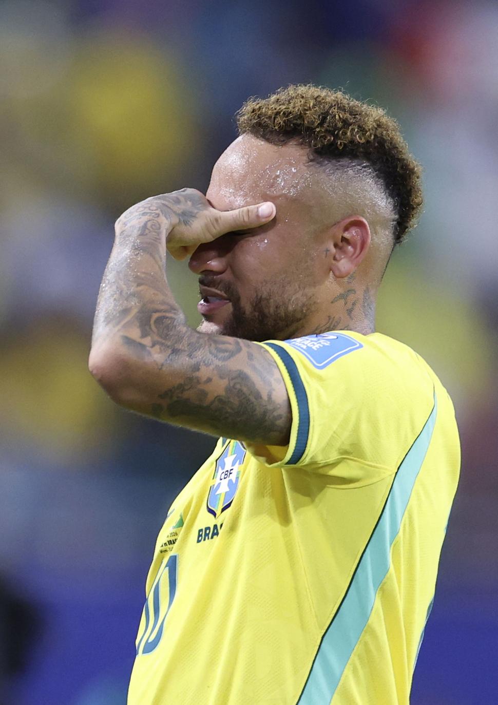 Imagini emoţionante cu Neymar, la finalul meciului Brazilia-Scoţia. A plâns şi şi-a îmbrăţişat copiii după revenirea la Cupa Mondială 1079607