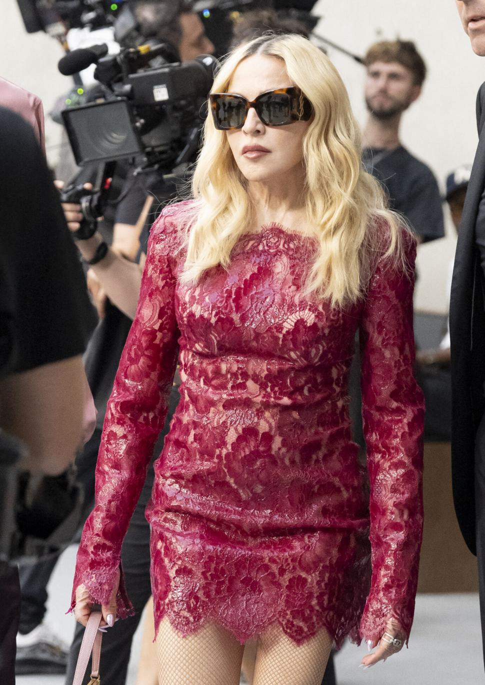 Madonna și Kate Moss au atras toate privirile la o prezentare de modă de la Paris 1079720