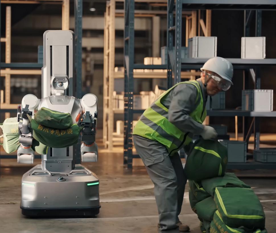 Cel mai mare producător de baterii pentru mașini electrice din lume a angajat un robot umanoid în fabrică: Cum arată S1 la noul „job” 1079966