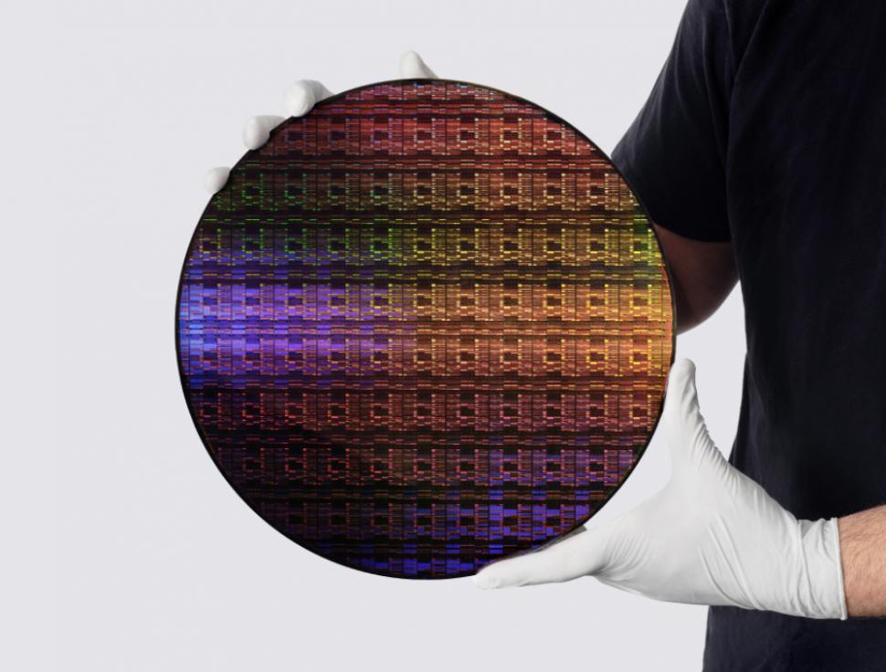 IBM anunță că a creat „prima tehnologie de cip din lume sub pragul de 1 nanometru” 1080050