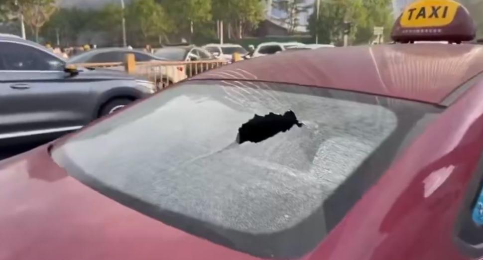 FOTO VIDEO Cum a fost posibil ca un avion să lovească cel mai înalt zgârie-nori din Beijing. Primele ipoteze 1080181