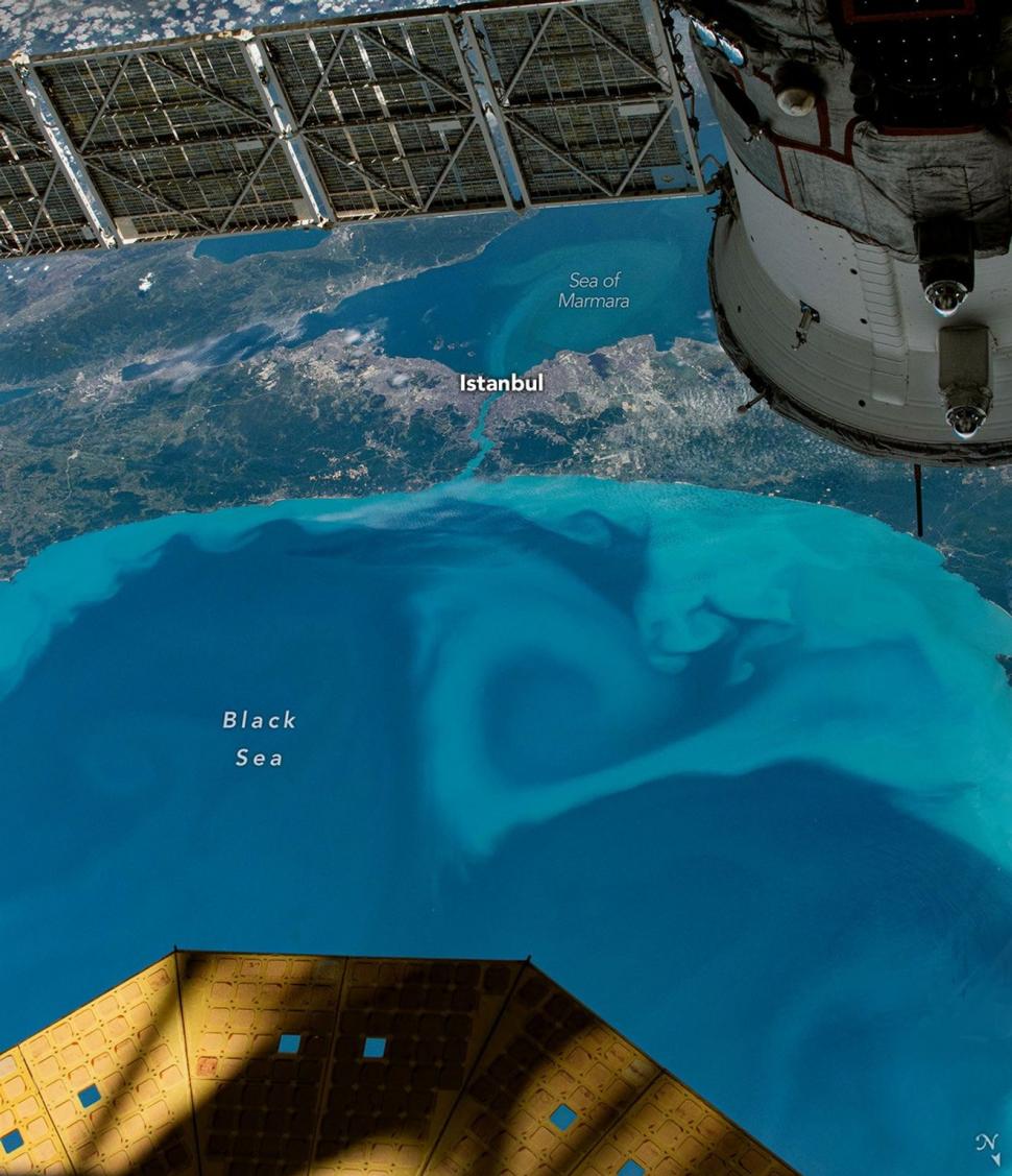 Marea Neagră s-a făcut turcoaz. NASA a publicat o fotografie făcută de pe ISS și anunță și cauza culorii apei 1080320