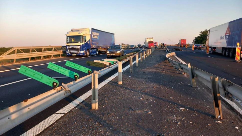 Un TIR care transporta cai de concurs a scăpat de sub control pe A1, în Timiș, și a ajuns pe contrasens. Traficul a fost blocat 1080188