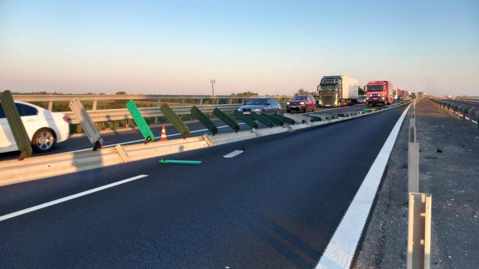 Un TIR care transporta cai de concurs a scăpat de sub control pe A1, în Timiș, și a ajuns pe contrasens. Traficul a fost blocat 1080189