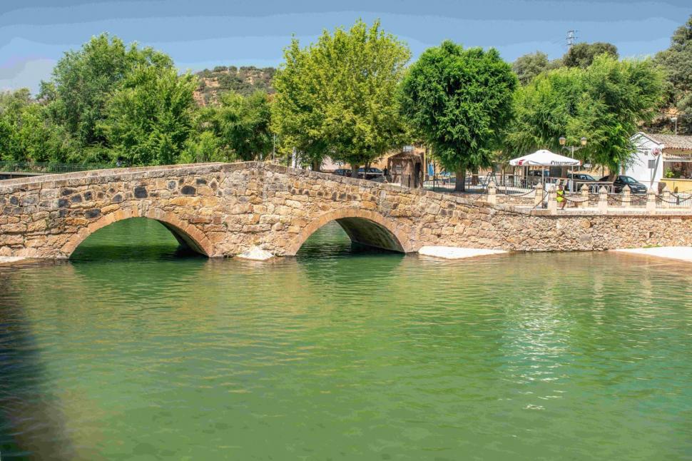 Cum au construit romanii poduri care rezistă și după 2.000 de ani. Cum făceau betonul care se „repara” singur 1079014