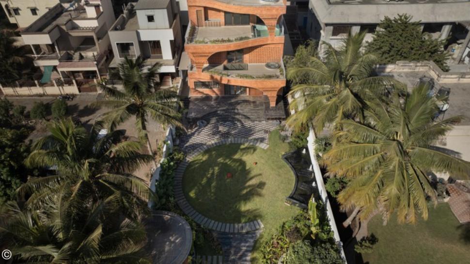 „Casa Mușuroi” nu are aer condiționat, dar rămâne răcoroasă chiar și în plină caniculă: Cum arată și unde este clădirea anti-căldură 1080679