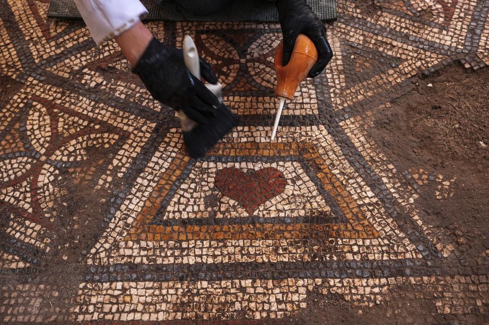 Descoperire arheologică impresionantă: Un mozaic antic, care schimbă ce știam despre simbolurile iubirii, a fost găsit intact în Turcia 1080647
