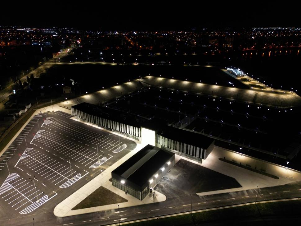 O pasarelă s-a rupt chiar la inaugurarea Portului Turistic Călărași. Un copil și doi adulți au fost răniți 1080566