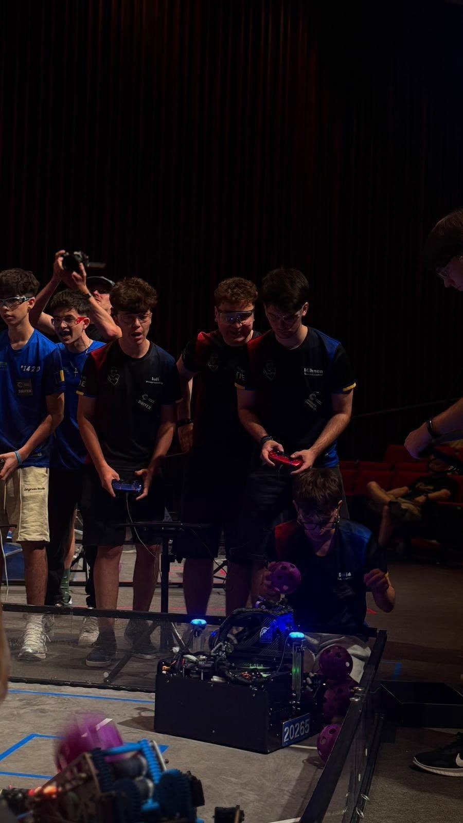 România a obținut locurile 1 și 2 la competiția de robotică din SUA. Elevii din Buzău au doborât și un record mondial 1080690