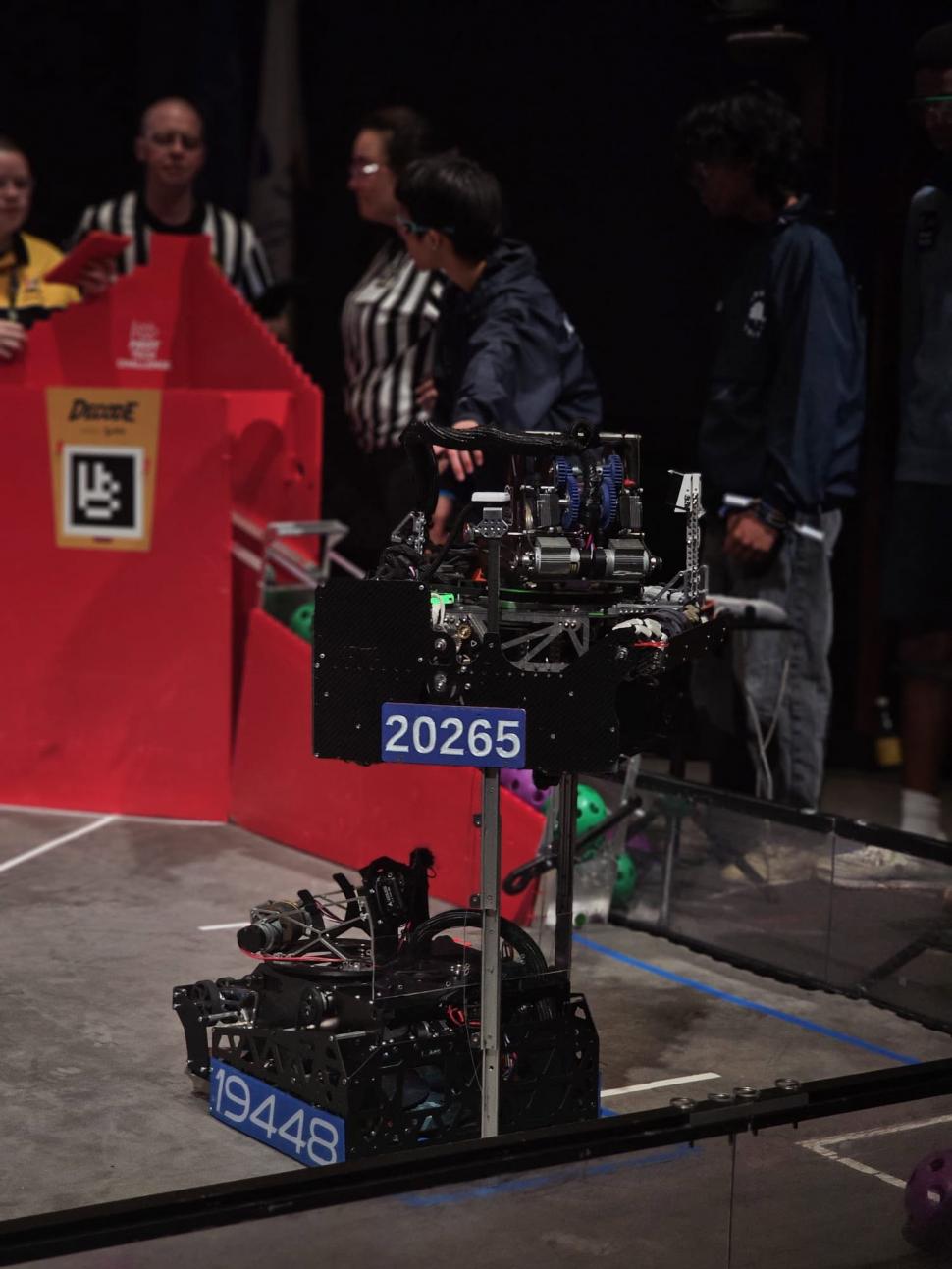 România a obținut locurile 1 și 2 la competiția de robotică din SUA. Elevii din Buzău au doborât și un record mondial 1080696