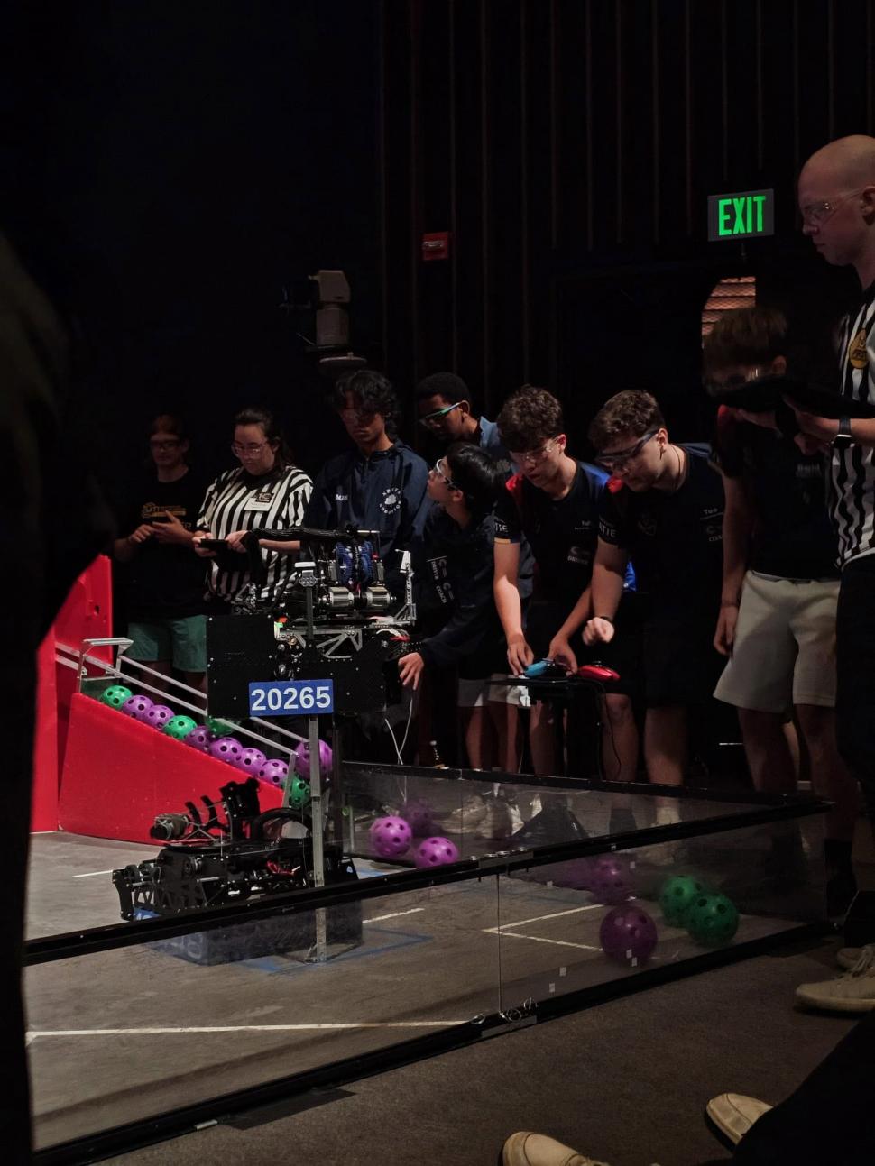 România a obținut locurile 1 și 2 la competiția de robotică din SUA. Elevii din Buzău au doborât și un record mondial 1080697