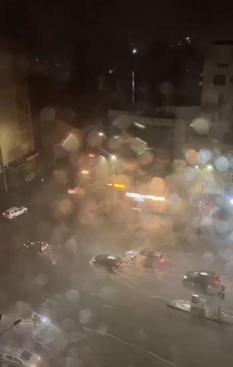 Cod roșu de furtună în București. Vijelia a rupt copaci, mai multe bulevarde au fost inundate. Un bărbat a murit în Ilfov 1081195