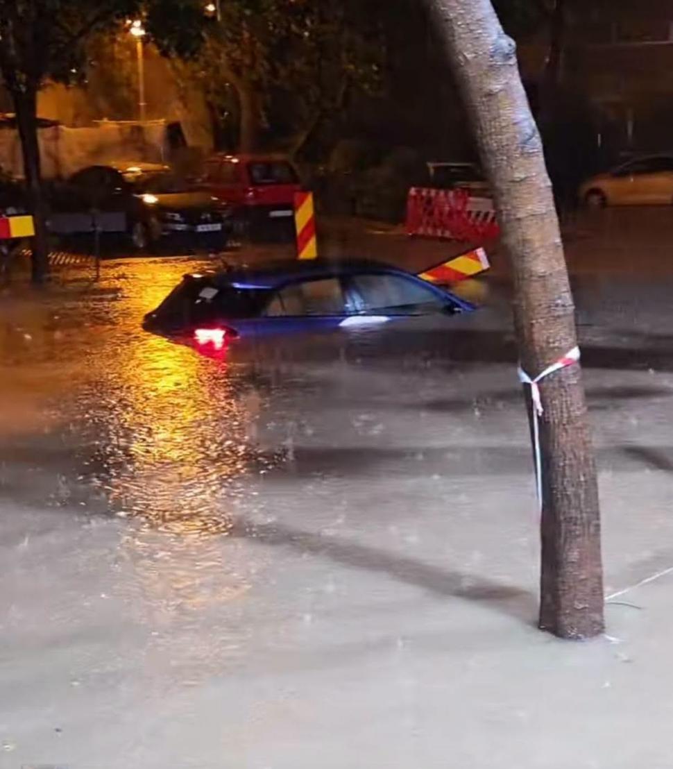 Cod roșu de furtună în București. Vijelia a rupt copaci, mai multe bulevarde au fost inundate. Un bărbat a murit în Ilfov 1081214