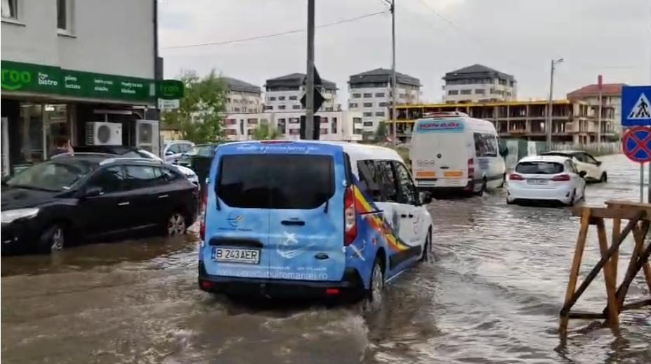 Haos în Capitală, după furtuna din timpul nopții. Au fost 1.000 de apeluri la ISU. Străzi inundate, circulația tramvaielor e afectată   1081231