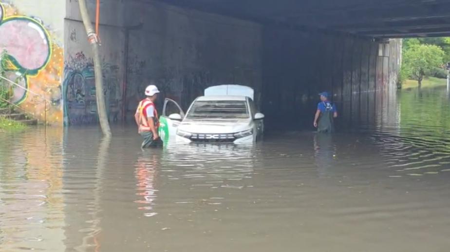 Haos în Capitală, după furtuna din timpul nopții. Au fost 1.000 de apeluri la ISU. Străzi inundate, circulația tramvaielor e afectată   1081241