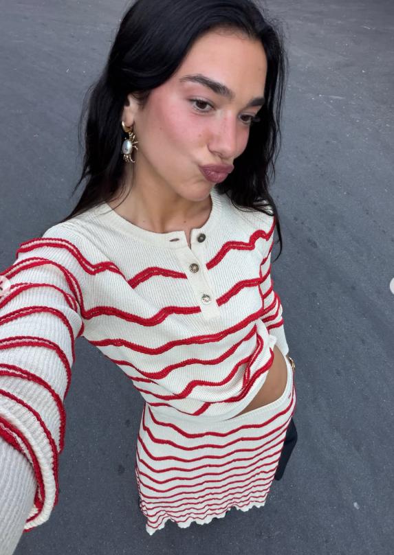 ​Dua Lipa şi Callum J. Turner îşi petrec luna de miere în Ischia. Ipostaze spectaculoase cu cei doi, în vacanța de lux 1081023