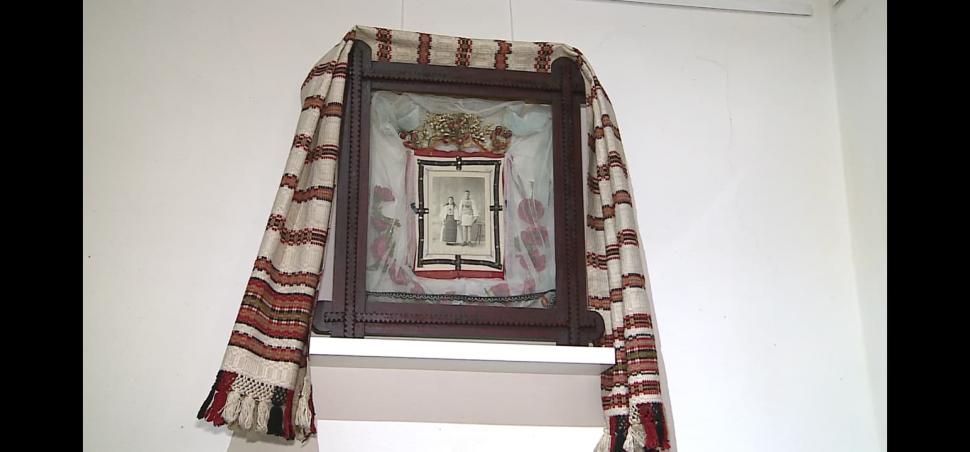 Un tablou de nuntă cu „Ana și Ion” s-a dovedit a fi o capsulă a timpului: Documente istorice au fost descoperite în timpul restaurării 1080878