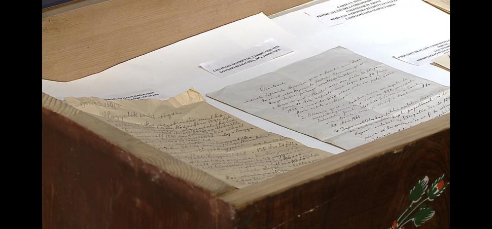 Un tablou de nuntă cu „Ana și Ion” s-a dovedit a fi o capsulă a timpului: Documente istorice au fost descoperite în timpul restaurării 1080882