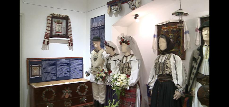 Un tablou de nuntă cu „Ana și Ion” s-a dovedit a fi o capsulă a timpului: Documente istorice au fost descoperite în timpul restaurării 1080884