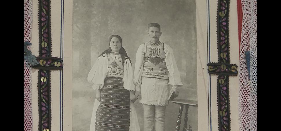 Un tablou de nuntă cu „Ana și Ion” s-a dovedit a fi o capsulă a timpului: Documente istorice au fost descoperite în timpul restaurării 1080905
