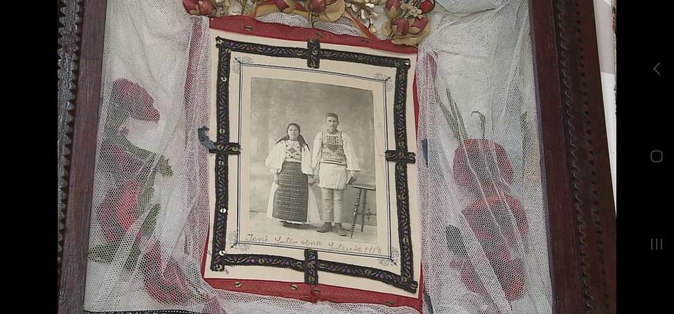 Un tablou de nuntă cu „Ana și Ion” s-a dovedit a fi o capsulă a timpului: Documente istorice au fost descoperite în timpul restaurării 1080906
