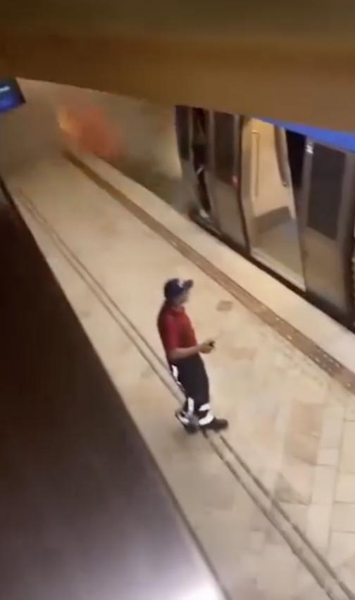 Stația de metrou Universitate a fost închisă, după un incendiu în subteran: A izbucnit focul chiar în fața trenului 1081516