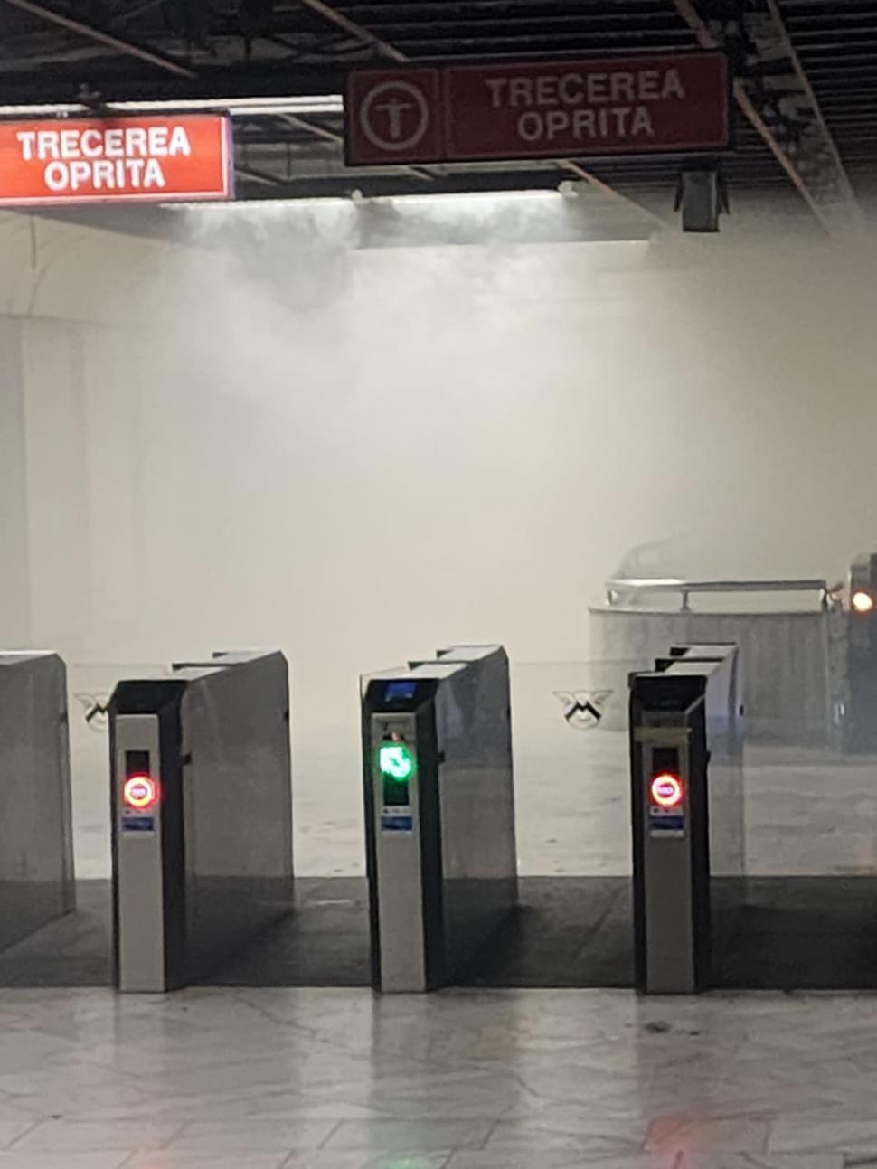 Stația de metrou Universitate a fost închisă, după un incendiu în subteran: A izbucnit focul chiar în fața trenului 1081519