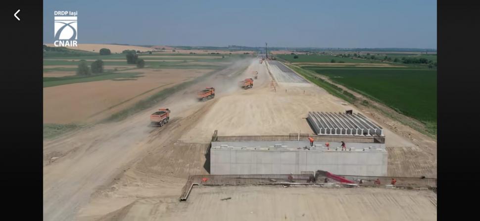 Imagini de pe şantierul autostrăzii A7 Bacău – Pașcani, unde muncesc 4.000 de oameni. CNAIR: Pe lotul 1 prinde formă pasajul peste DN2 1081800