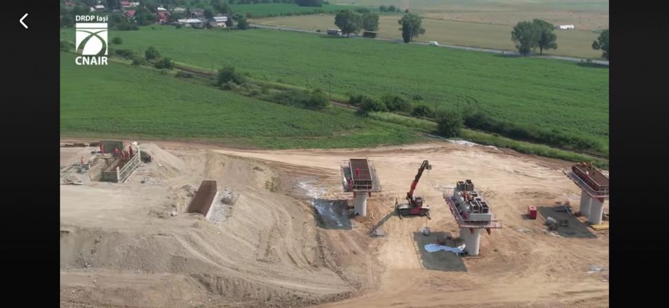 Imagini de pe şantierul autostrăzii A7 Bacău – Pașcani, unde muncesc 4.000 de oameni. CNAIR: Pe lotul 1 prinde formă pasajul peste DN2 1081804