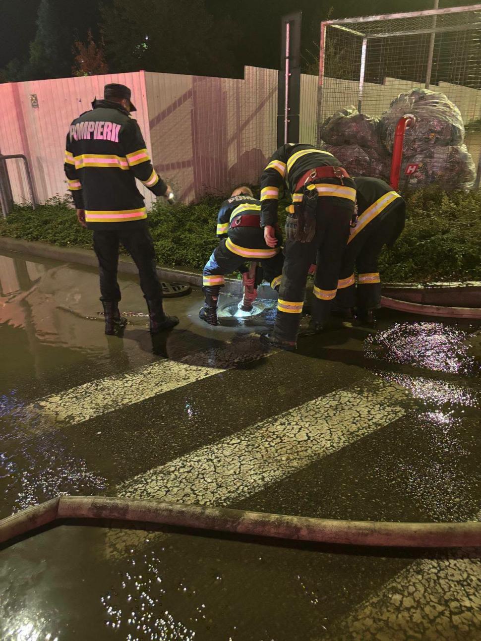 Femeie lovită de trăsnet, incendii și zeci de case inundate, după furtuni. Codul galben de vijelii e valabil până sâmbătă dimineața 1081932