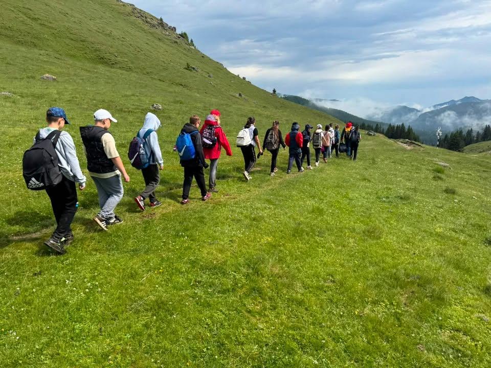 O profesoară a fost lovită de fulger în excursia cu elevii pe Vf. Omu: Copiii au fugit după ajutor la o stână, ciobanul a sunat la 112 1082019