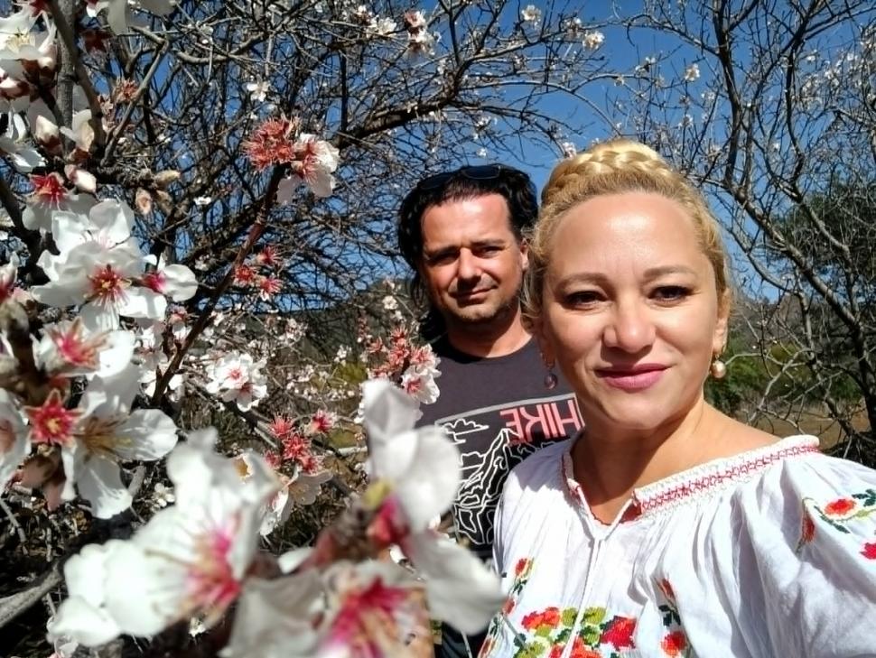 Românii care trăiesc în „Insula Primăverii Eterne”, cu o „maternitate de fluturi” pe balcon. "Vrei să trăiești aici 1.000 de ani" 1081745