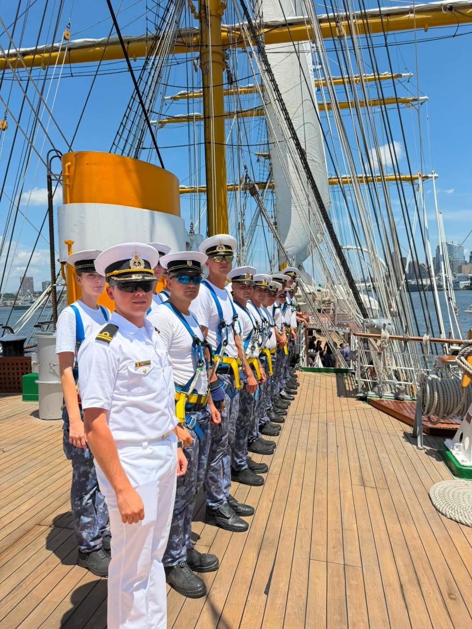 Bricul Mircea s-a luptat cu furtuna la New York, înainte de Ziua Independenței. A traversat oceanul la 50 de ani de la voiajul din 1976 1082387