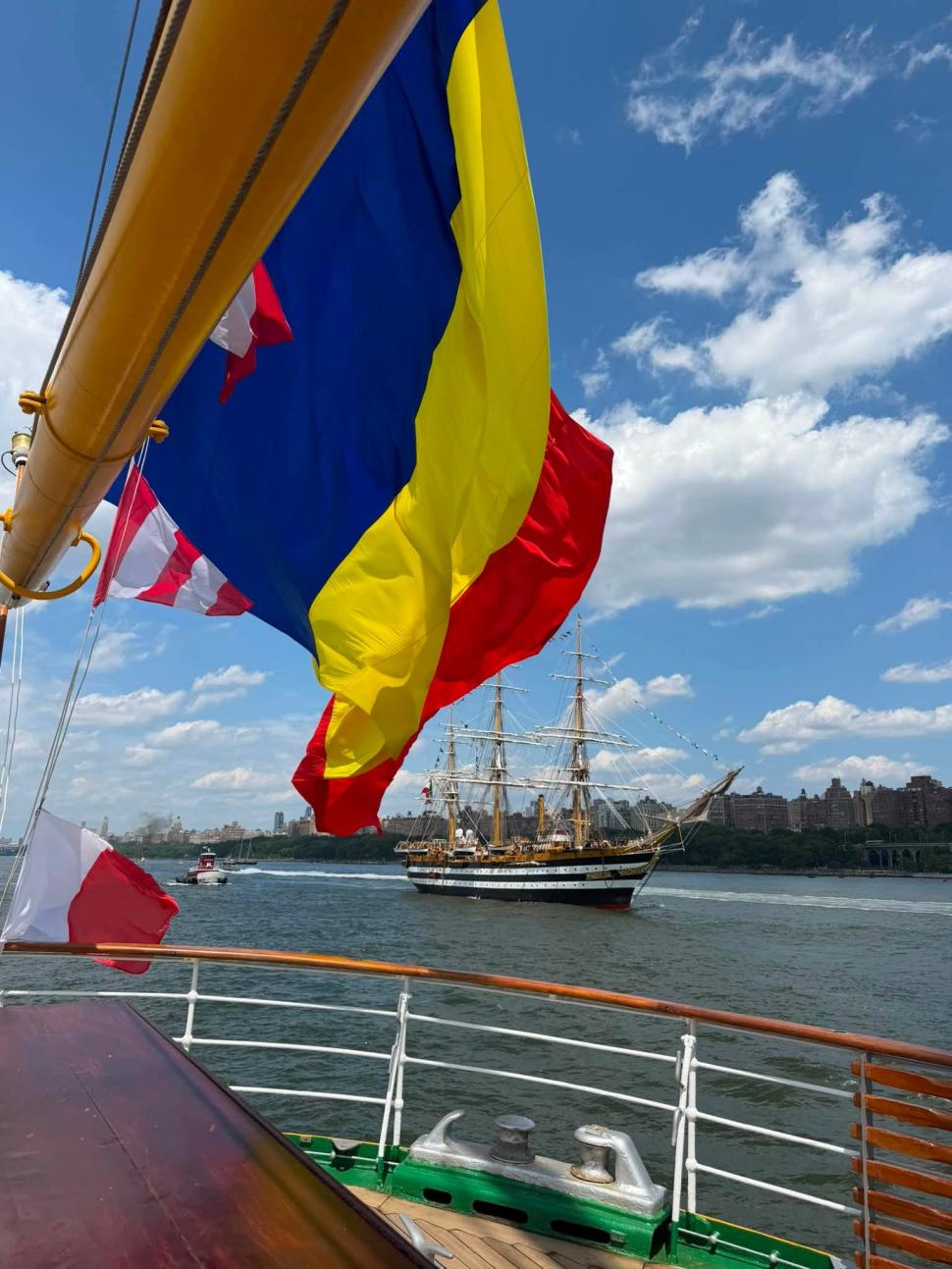 Bricul Mircea s-a luptat cu furtuna la New York, înainte de Ziua Independenței. A traversat oceanul la 50 de ani de la voiajul din 1976 1082389