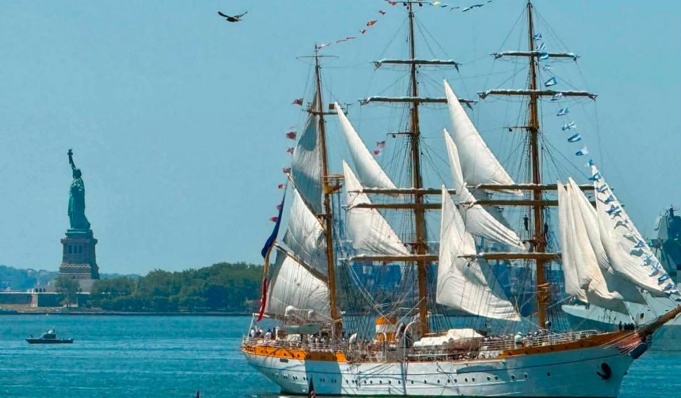 Bricul Mircea s-a luptat cu furtuna la New York, înainte de Ziua Independenței. A traversat oceanul la 50 de ani de la voiajul din 1976 1082396