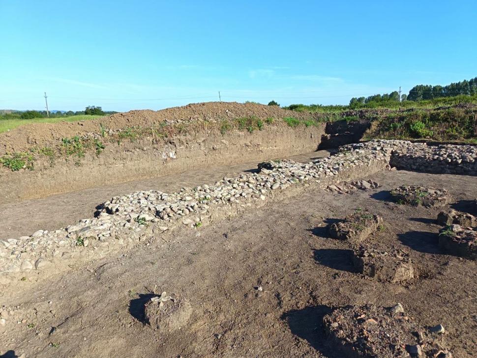 Descoperire importantă în Castrul Roman de la Răcari: Arheologii au găsit temelia unui horreum, clădire-cheie a fortificației romane 1082405